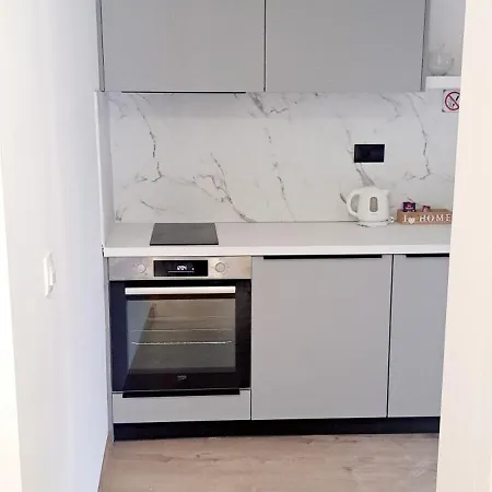 Ajdy Apartment *